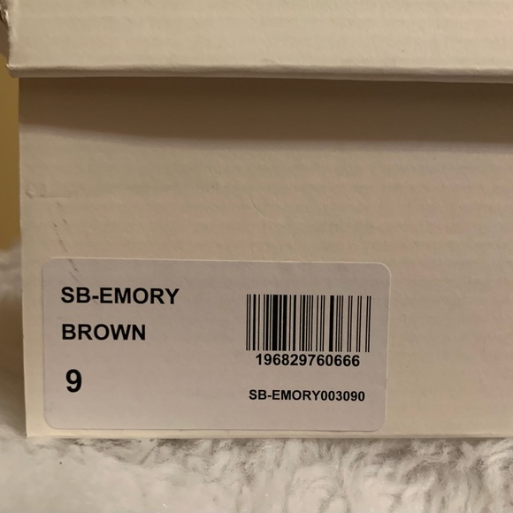 BETSY JOHNSON ladies brown (bronze) Diva Rhinestone Emory boots size 9 N… - Picture 8 of 10